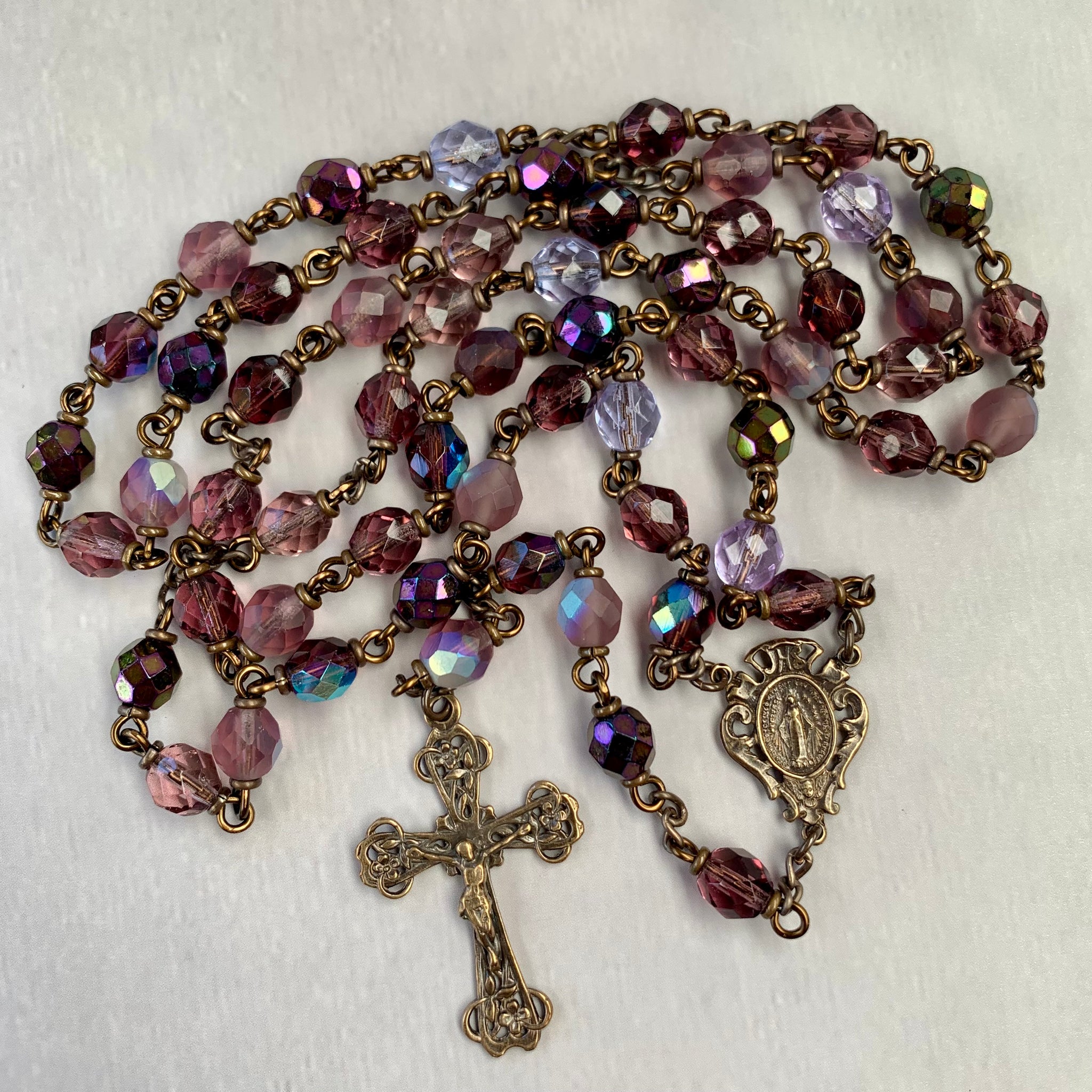 miracleマントルピース Miraculous Medal Rosary made with Czech Glass Beads – Marian Graces